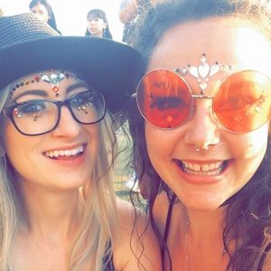 Meet your Posher, Em